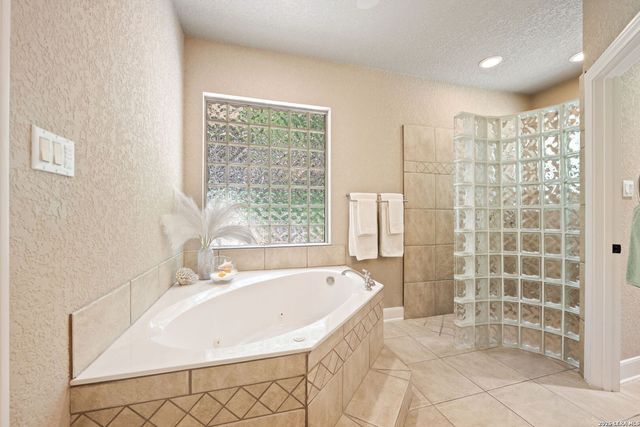 14740 Chinquapin, Helotes, TX 78023
