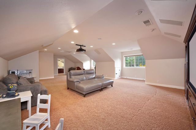 5804 Saint Francis Ct, Loomis, CA 95650