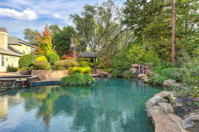 5804 Saint Francis Ct, Loomis, CA 95650