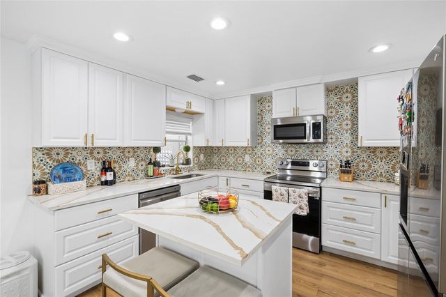 6128 E 111TH AVENUE, Temple Terrace, FL 33617