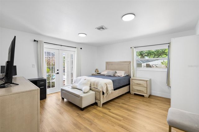 6128 E 111TH AVENUE, Temple Terrace, FL 33617