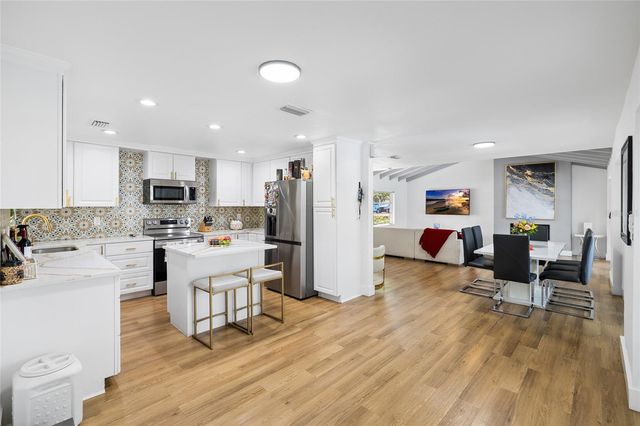 6128 E 111TH AVENUE, Temple Terrace, FL 33617