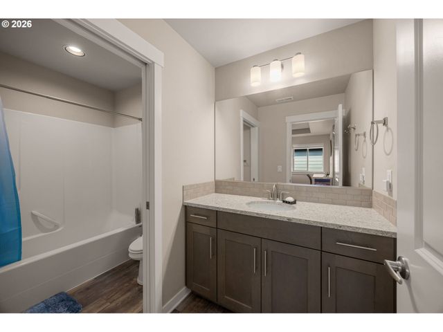 840 Se BACARRA St, Hillsboro, OR 97123