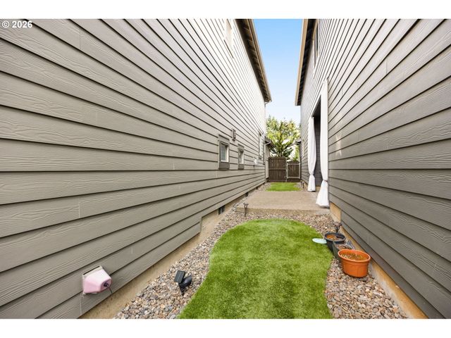 840 Se BACARRA St, Hillsboro, OR 97123