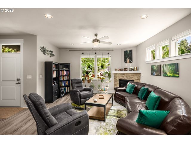 840 Se BACARRA St, Hillsboro, OR 97123