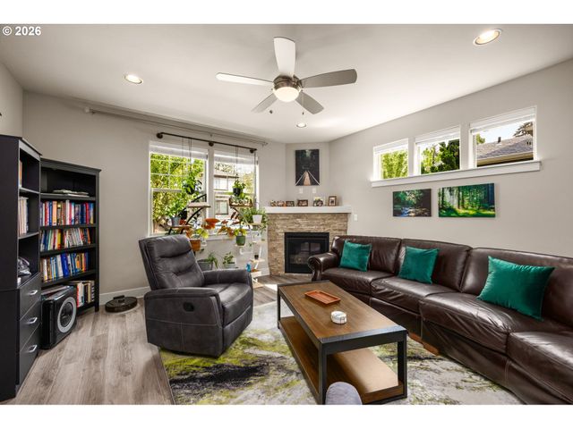 840 Se BACARRA St, Hillsboro, OR 97123