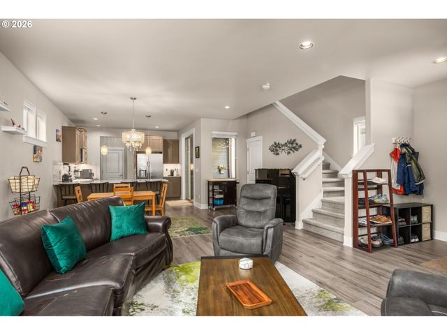 840 Se BACARRA St, Hillsboro, OR 97123