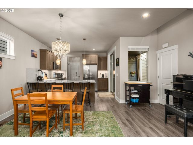 840 Se BACARRA St, Hillsboro, OR 97123
