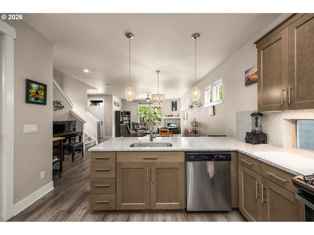 840 Se BACARRA St, Hillsboro, OR 97123