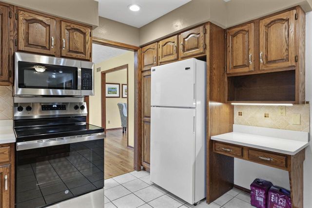 607 Greenway Road, Monona, WI 53716