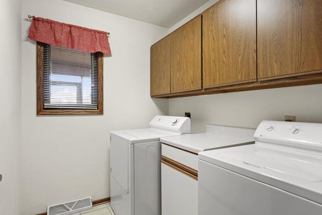 607 Greenway Road, Monona, WI 53716