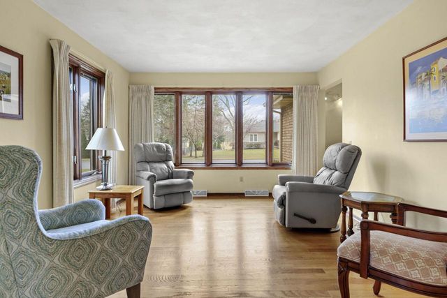 607 Greenway Road, Monona, WI 53716