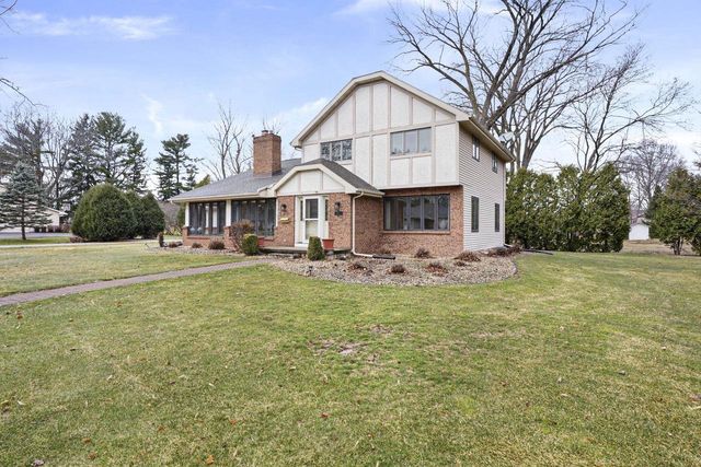 607 Greenway Road, Monona, WI 53716