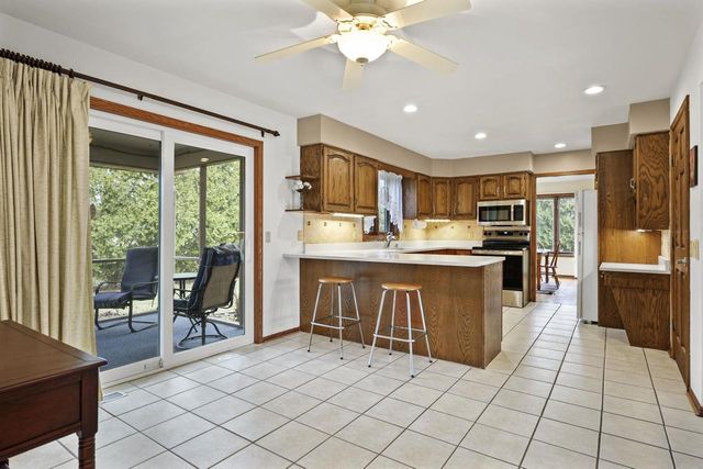 607 Greenway Road, Monona, WI 53716