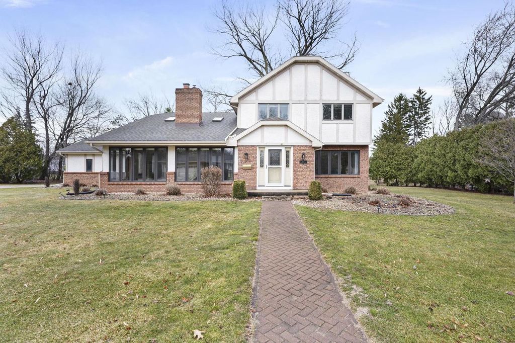 607 Greenway Road, Monona, WI 53716