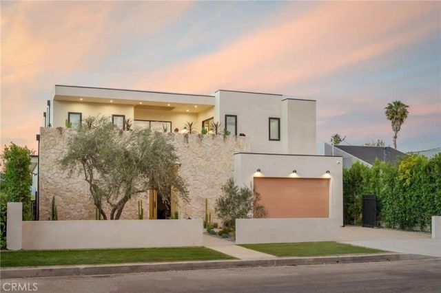 15447 Huston, Sherman Oaks, CA 91403