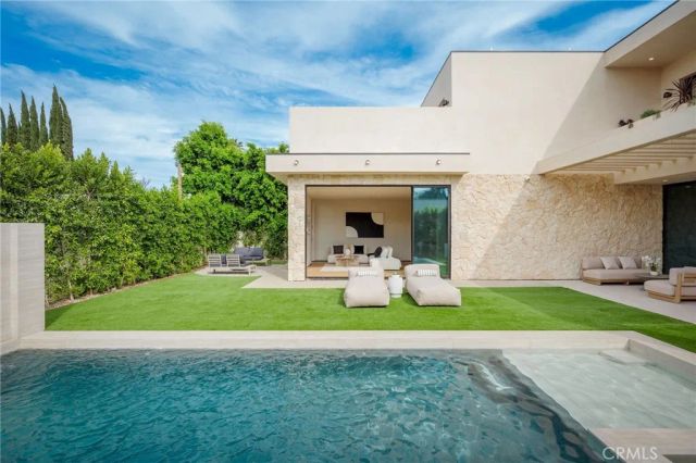 15447 Huston, Sherman Oaks, CA 91403