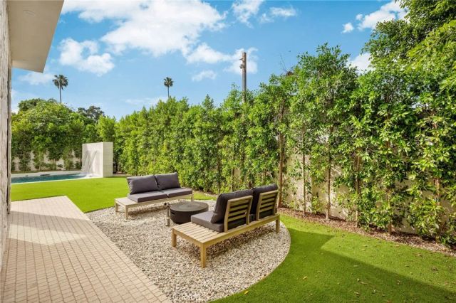 15447 Huston, Sherman Oaks, CA 91403