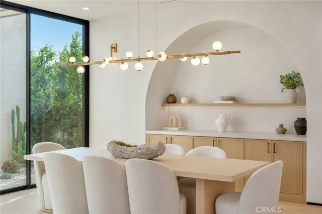 15447 Huston, Sherman Oaks, CA 91403