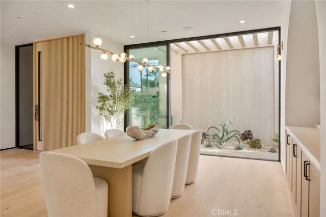 15447 Huston, Sherman Oaks, CA 91403