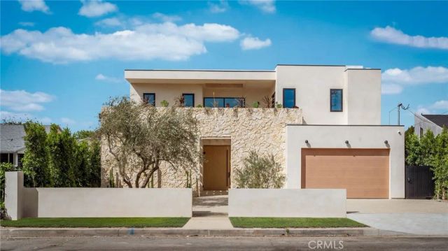 15447 Huston, Sherman Oaks, CA 91403