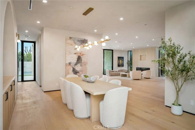 15447 Huston, Sherman Oaks, CA 91403