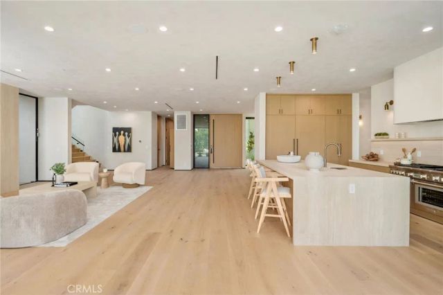 15447 Huston, Sherman Oaks, CA 91403