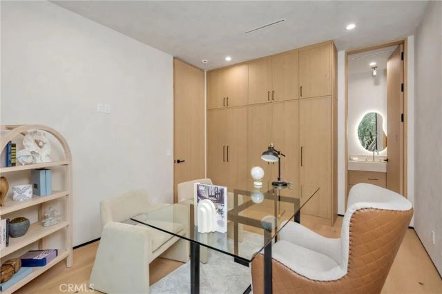 15447 Huston, Sherman Oaks, CA 91403