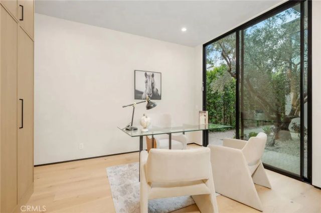 15447 Huston, Sherman Oaks, CA 91403