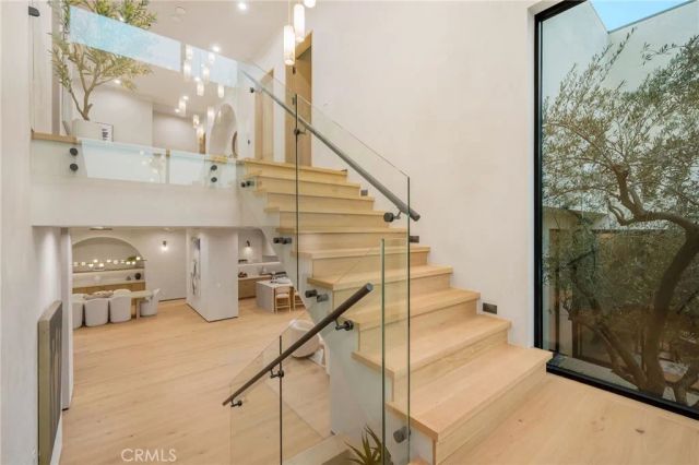 15447 Huston, Sherman Oaks, CA 91403