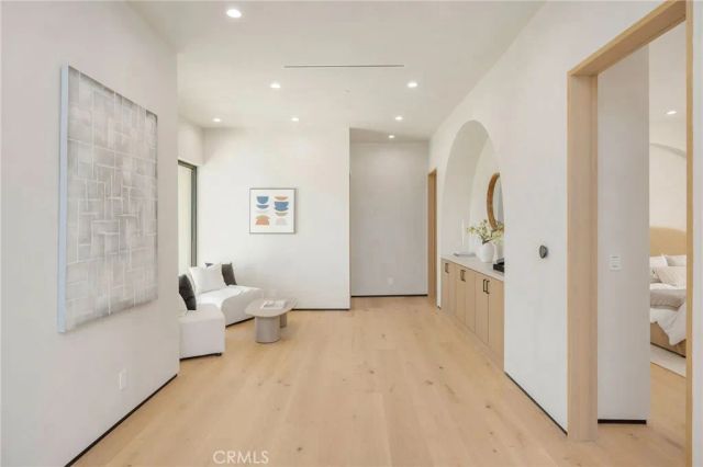 15447 Huston, Sherman Oaks, CA 91403