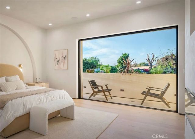 15447 Huston, Sherman Oaks, CA 91403