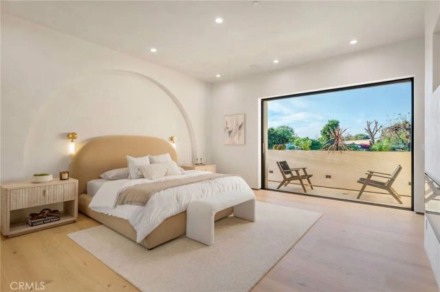 15447 Huston, Sherman Oaks, CA 91403