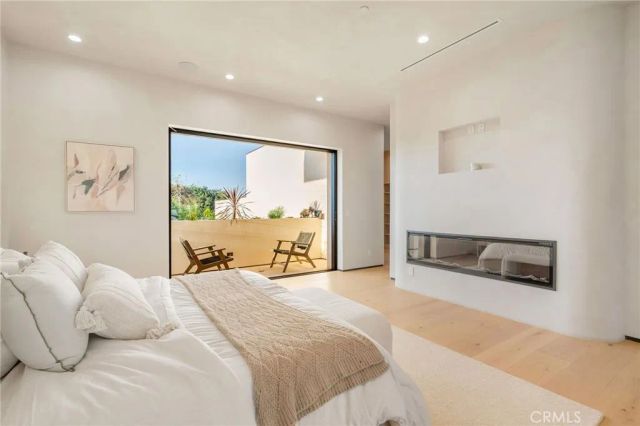 15447 Huston, Sherman Oaks, CA 91403