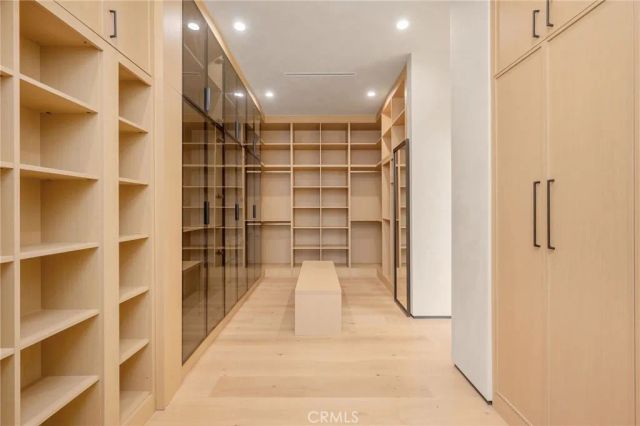 15447 Huston, Sherman Oaks, CA 91403