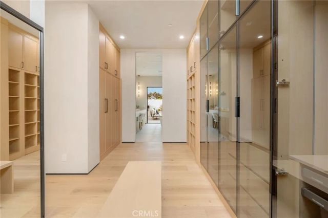 15447 Huston, Sherman Oaks, CA 91403