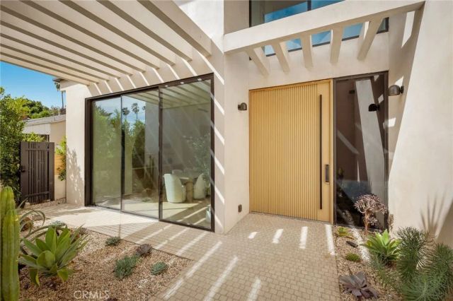 15447 Huston, Sherman Oaks, CA 91403