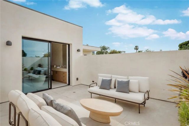 15447 Huston, Sherman Oaks, CA 91403