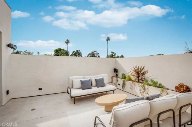 15447 Huston, Sherman Oaks, CA 91403