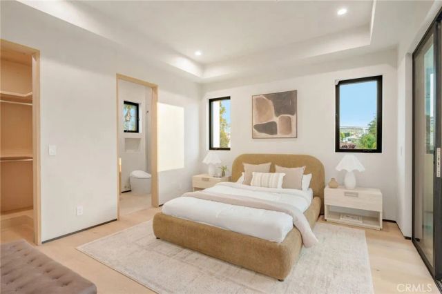 15447 Huston, Sherman Oaks, CA 91403