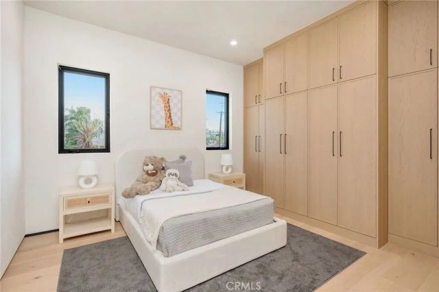 15447 Huston, Sherman Oaks, CA 91403