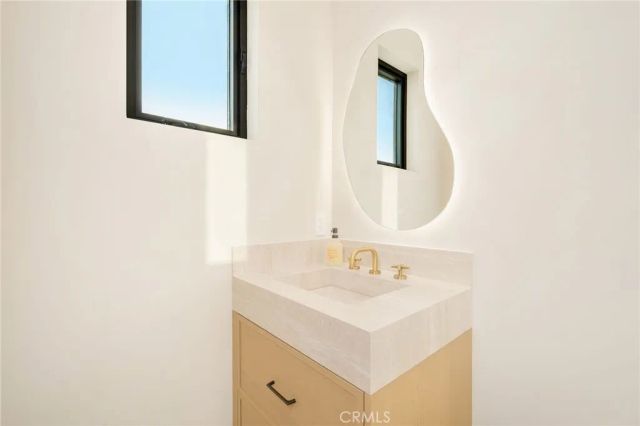 15447 Huston, Sherman Oaks, CA 91403