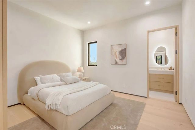 15447 Huston, Sherman Oaks, CA 91403