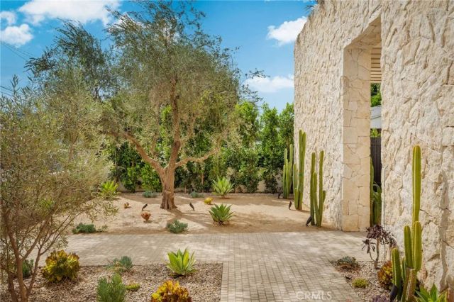 15447 Huston, Sherman Oaks, CA 91403