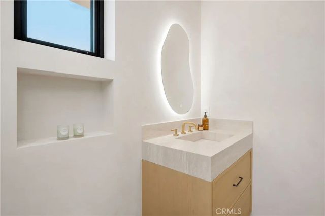 15447 Huston, Sherman Oaks, CA 91403