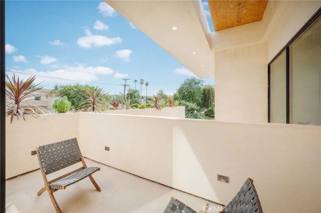 15447 Huston, Sherman Oaks, CA 91403