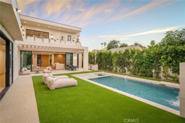 15447 Huston, Sherman Oaks, CA 91403