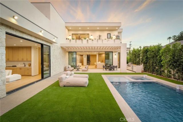 15447 Huston, Sherman Oaks, CA 91403