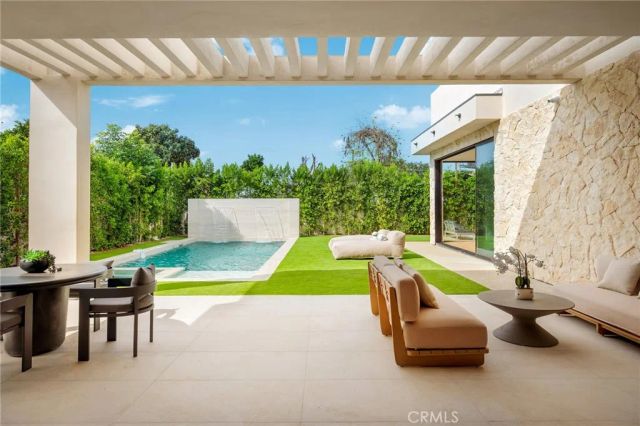 15447 Huston, Sherman Oaks, CA 91403