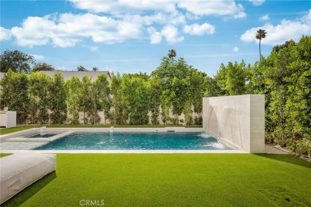 15447 Huston, Sherman Oaks, CA 91403